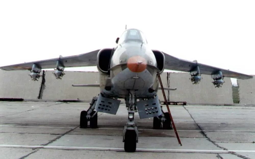 Iar 93b. Iar 93. iar-93 с вооружением. иар 95 самолет румыния.