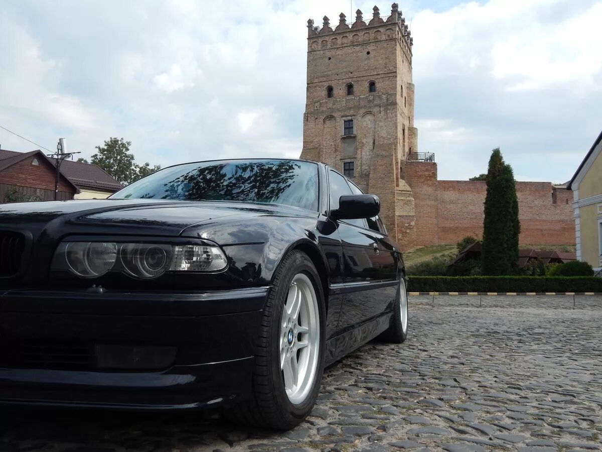Фото бумера. BMW 7 2000 черный бумер. Чёрный бумер машина новая. Бумер машина новая. Бумер новый.