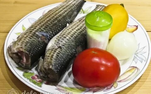 Кефаль с овощами в духовке