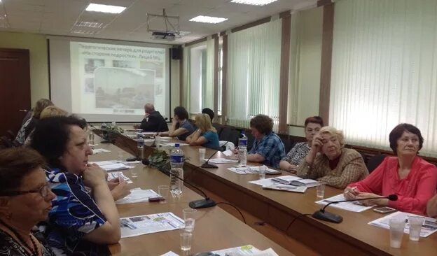 Профсоюз у начальника. Акция за достойный труд. Профсоюз ижевск. Столовая профсоюзов ижевск бородина 21. Первомай в ижевске.