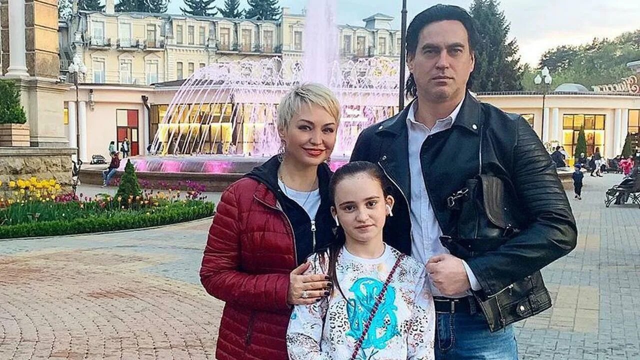 Муж кати лель. Дочь кати лель 2022. Катя лель родители национальность семья. Катя лель дети. Муж кати лель.