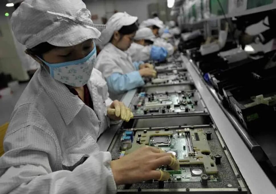 Где собирают телефоны. Фабрика Фоксконн Китай. Foxconn завод Apple. Фабрика Foxconn в Китае. Завод Foxconn в Индии.