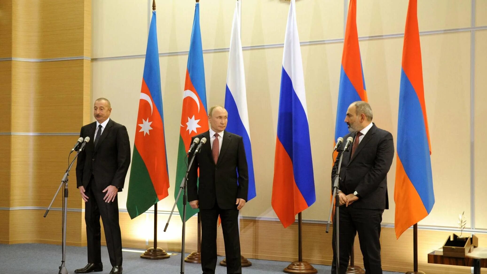 Азербайджан за россию или за украину. Встреча Путина Алиева и Пашиняна. Встреча в Сочи Путина Алиева и Пашиняна.