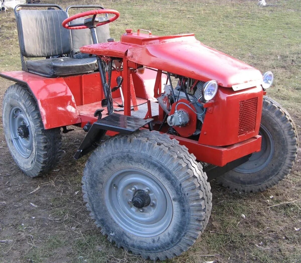 Мини трактора самоделки. Минитрактор самоделка. Мини трактор тмз 2. Какие самодельные трактора. Муравей мотороллер переломка.