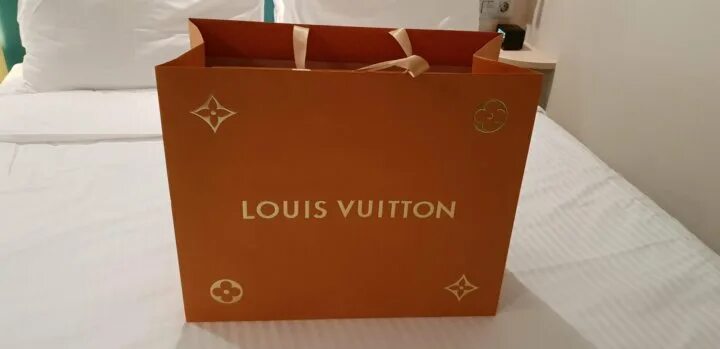 Фирменный пакет луи виттон. Сертификат louis vuitton. Пакет луи виттон. Пакет louis vuitton оригинал. Пакеты louis vuitton из цум.