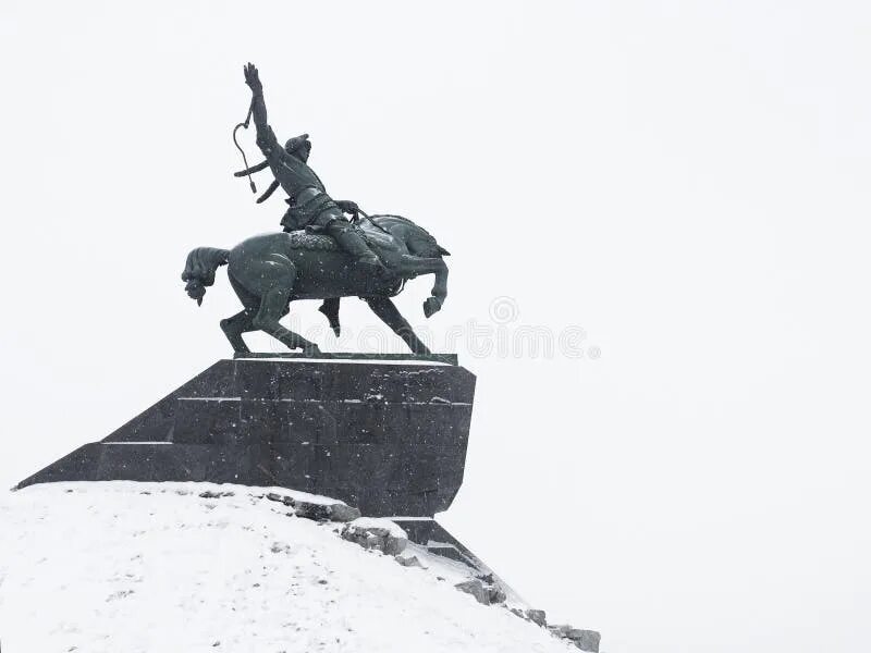Уфа салават юлаев 55. Уфа салават юлаев 55. Салават юлаев памятник в уфе. Салават юлаев памятник в уфе зимой. Статуя салавата юлаева в уфе.