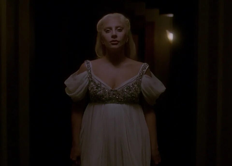 ужасы элизабет. сын графини элизабет аиу. ужасы элизабет. шеннон элизабет 13 привидений. слизняк фильм 2006 брэда марлоу.