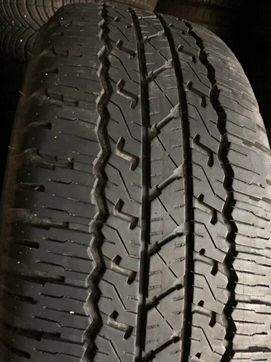 Резина 265 65 17 лето. 265/65 R17 Бриджстоун. Bridgestone Dueler a/t 001 265/65 r17 112s. Bridgestone Dueler 265/65 r17. 265/65/17 Bridgestone Dueler a/t.