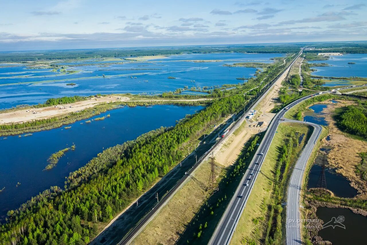 Сургут обь вода. Река Обь Сургут. Югорский вантовый мост через реку Обь. Мост Обь Сургут. Сургутский вантовый мост.