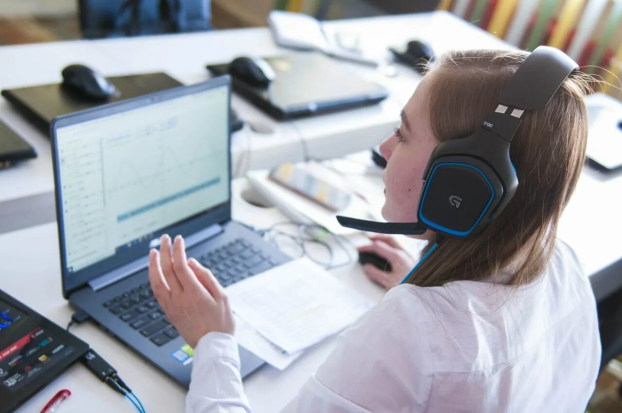 Сертификат урок цифры. Сертификат участника вебинара. Вебинары 8 класс. Вебинары 8 класс. Сертификат за участие.