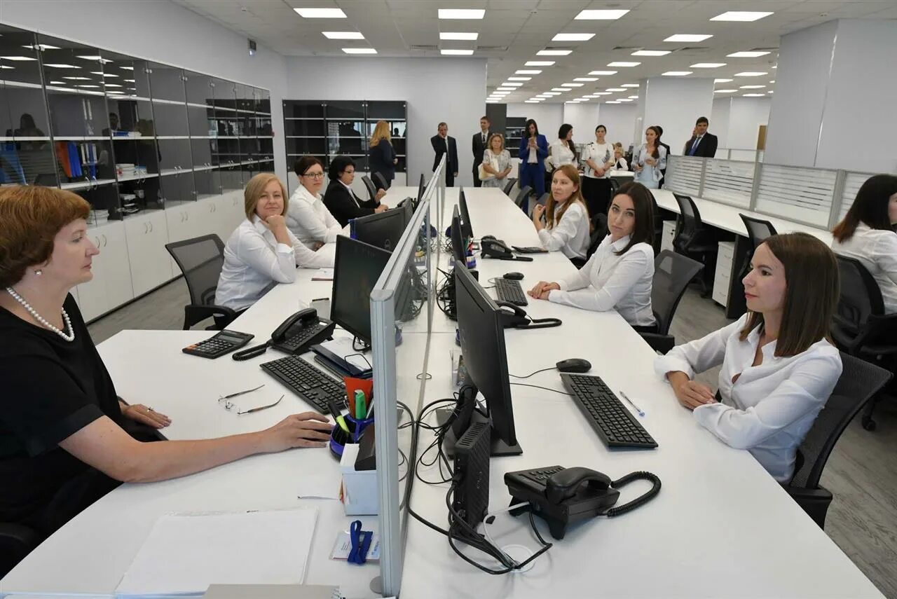 Офис банка открытие. Контакты банка. Колл центр в банках. Контакты банка. Контакты центр банка.