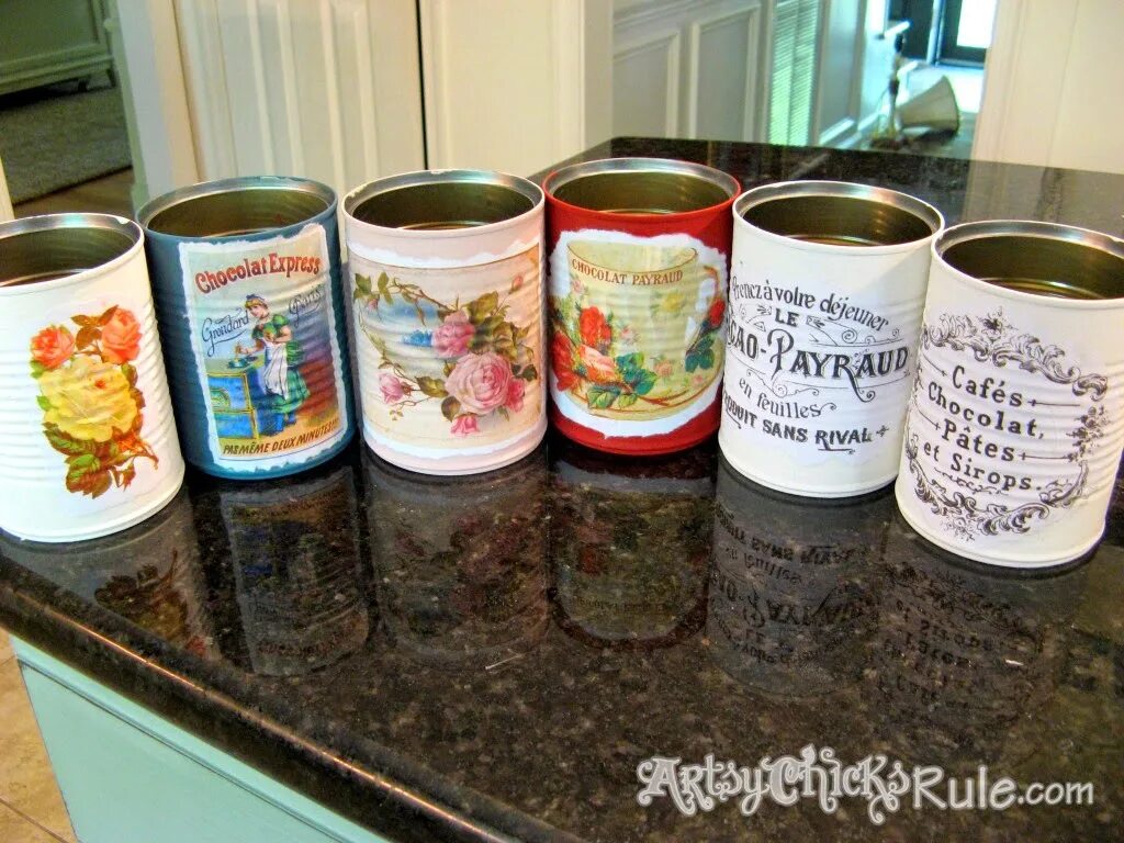 декор металлической банки краской. банки из под детского питания жестяные. разноцветные баночки. чем покрасить металлическую банку. жестяные банки.
