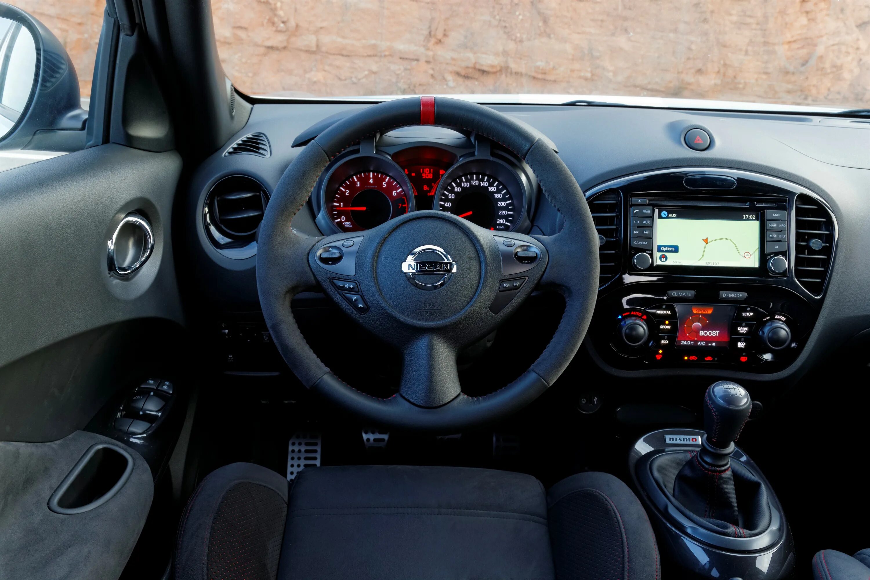 Кроссоверы на механике. Nissan Juke 2013 салон. Nissan Juke 2014. Nissan Juke 2014 2014. Nissan Juke салон.