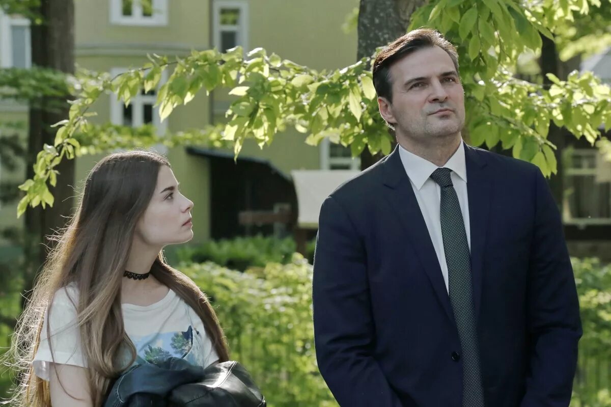 Нарушение правил сериал 2015. Мелодрама дочь бизнесмена. Мелодрама дочь бизнесмена. Дочь из детдома мелодрама 2017. Мелодрама дочь богача.