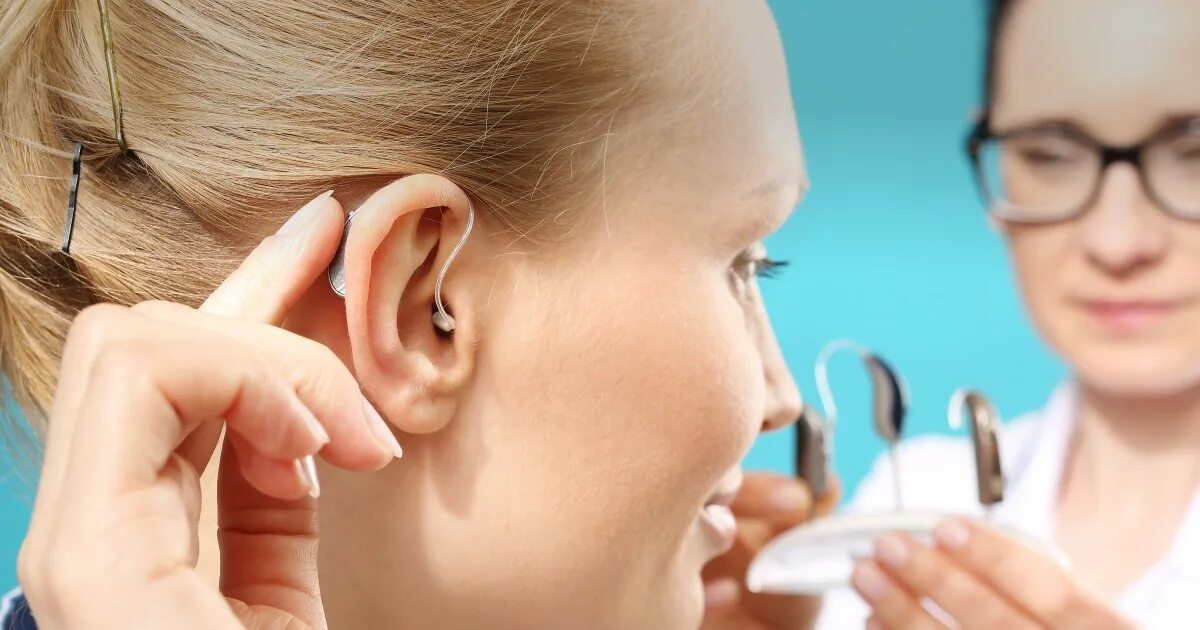 Слабослышащие 2.2. Бинауральный слуховой аппарат цифровой. Слухопротезирование цифровыми слуховыми аппаратами. Люди с нарушением слуха. Бинауральное слухопротезирование.