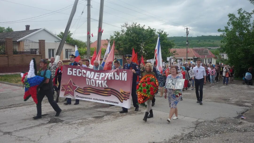 Погода в плодовом бахчисарайского. Село плодовое Бахчисарайского района. Плодовое (Бахчисарайский район). В селе плодовое базчисарайского Райно Сельская админ трация собрание. Село плодовое Бахчисарайского района фото.