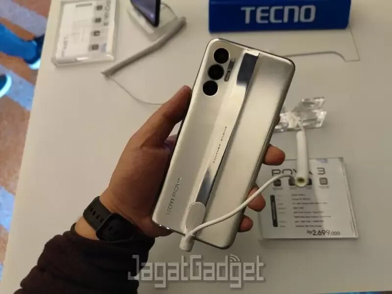 Техно пово 5 128 гб. Techno 3 pova 6/128gb серебристый. techno pova 3. techno pova 4 pro комплект в коробке. tecno pova neo 2 подробная сема эадней крышки.