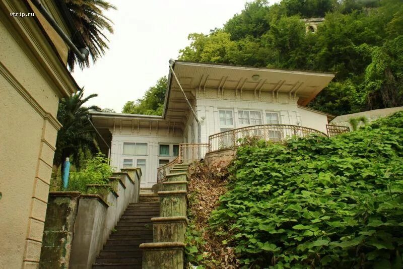 дача сталина у новоафонского монастыря. дача сталина в абхазии новый афон. дача сталина ласточкино гнездо в абхазии. новый афон дача сталина как добраться. дача сталина ласточкино гнездо в абхазии.