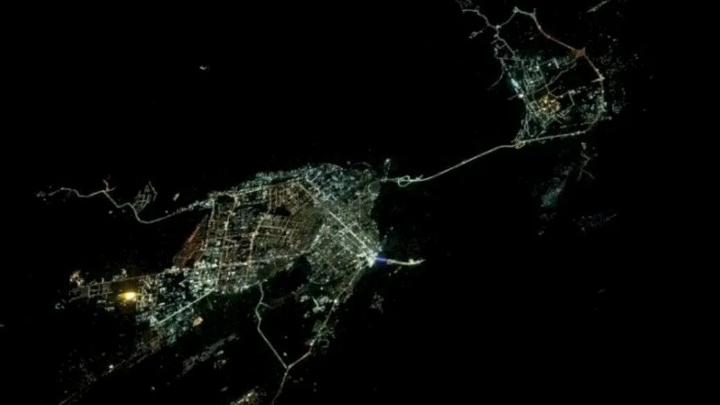 Барнаул и Новоалтайск ночью из космоса. Космический снимок. Барнаул из космоса ночью. Барнаул с МКС. Наса город