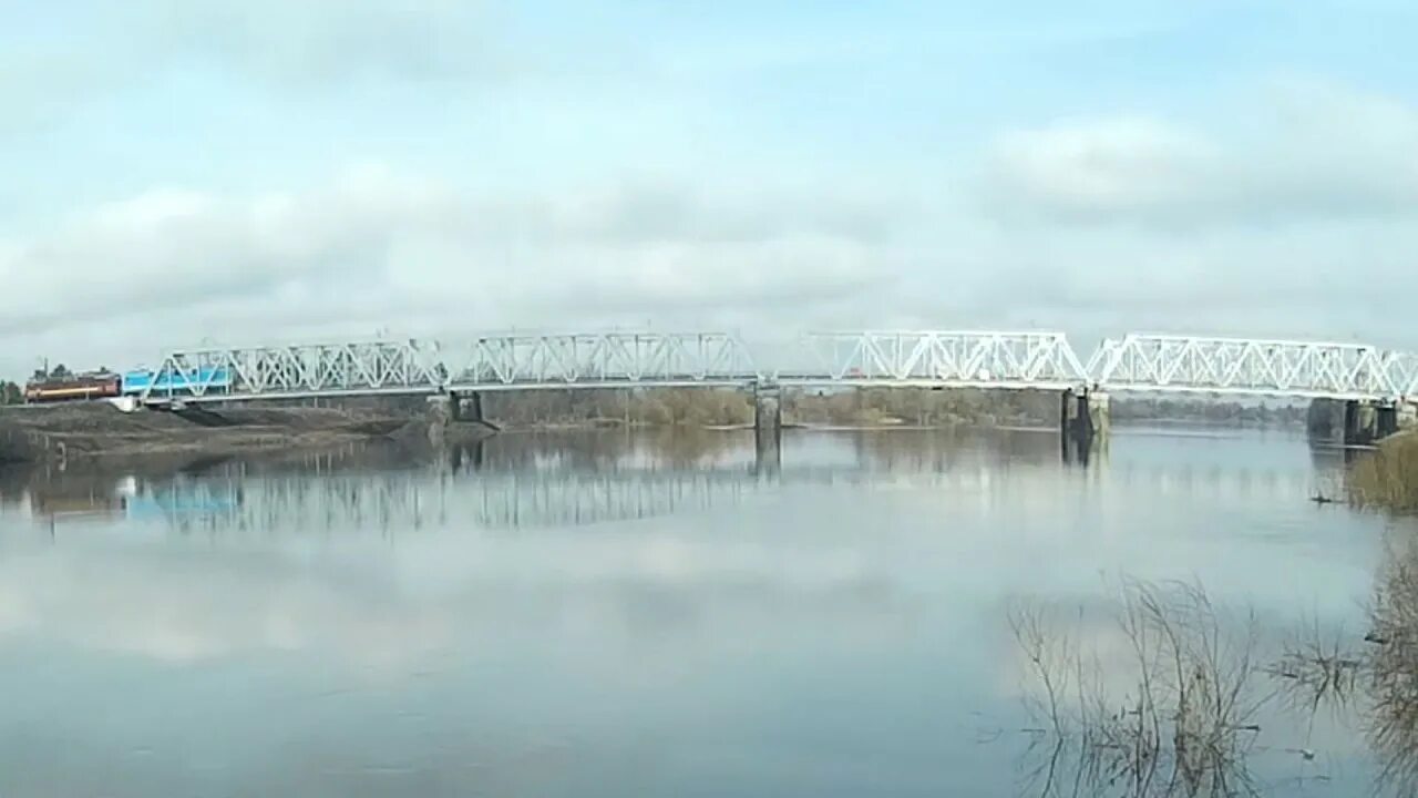 Уровень воды в клязьме город ковров. Железнодорожный мост ковров Клязьма. Река Клязьма ЖД мост. Река Клязьма ковров. Клязьма красный мост ковров.