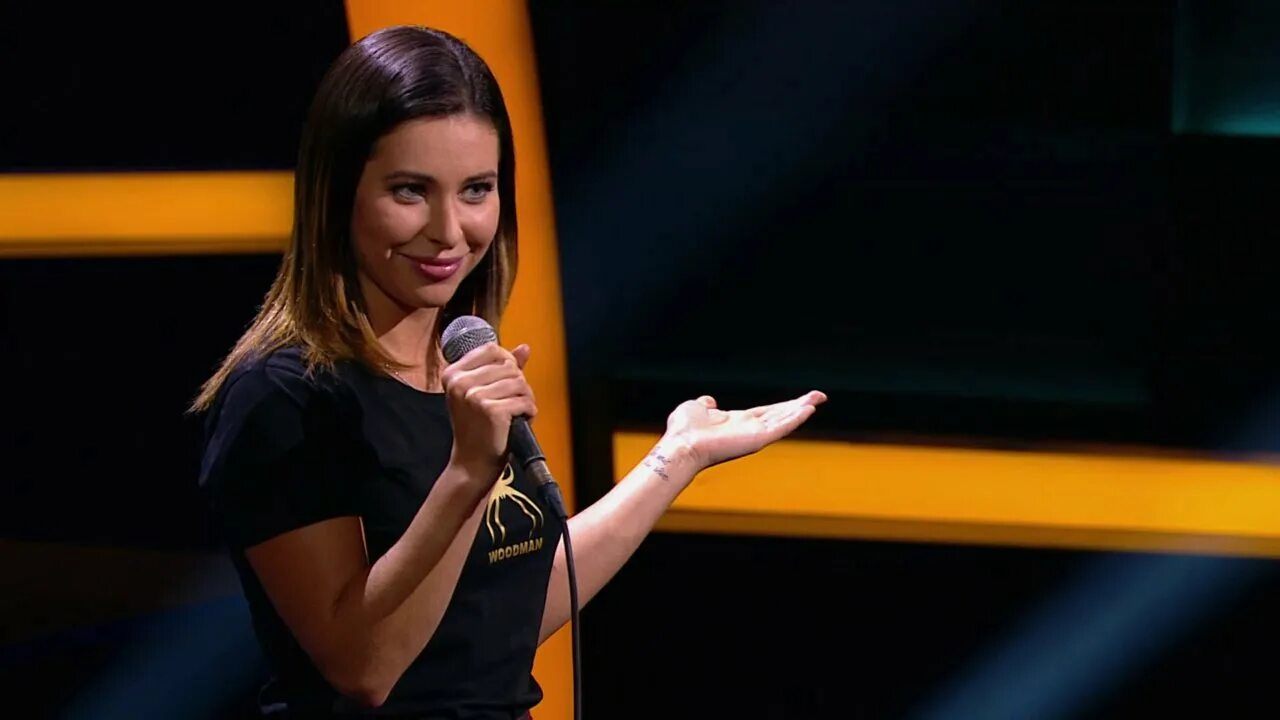 Открытый микрофон девушки. Ирина приходько комик. Саша муратова женский стендап. Открытый микрофон девушки. Виктория складчикова стендап 2022.