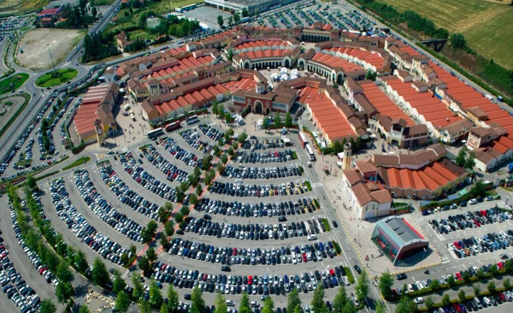 Serravalle outlet. Серравалле аутлет. Серравалле Скривия. Миланский аутлет ceravalia.