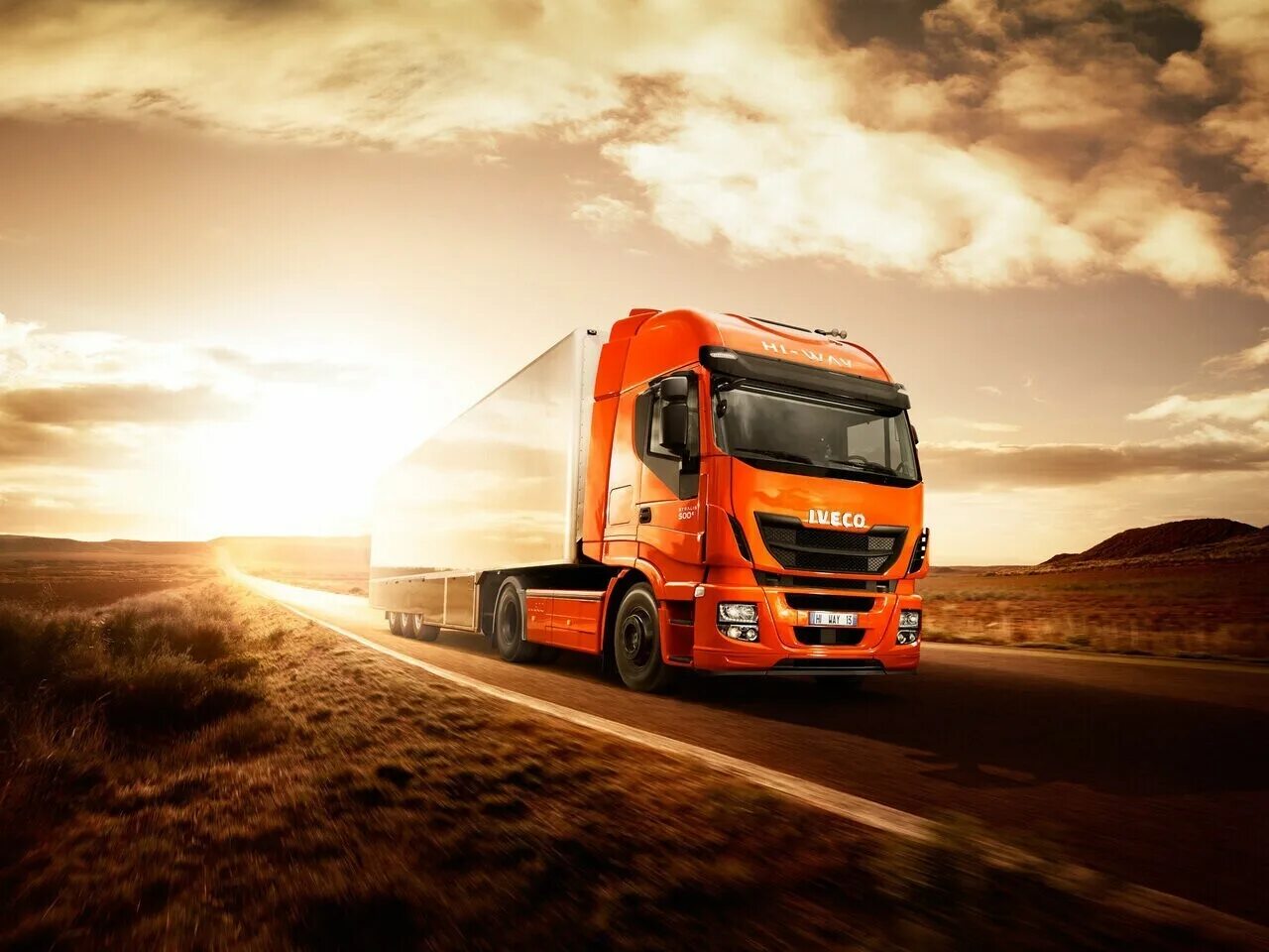 Грузовые перевозки недорого. Iveco Stralis. Ивеко Стралис Hi way. Грузоперевозки автотранспортом. Грузоперевозки фон.