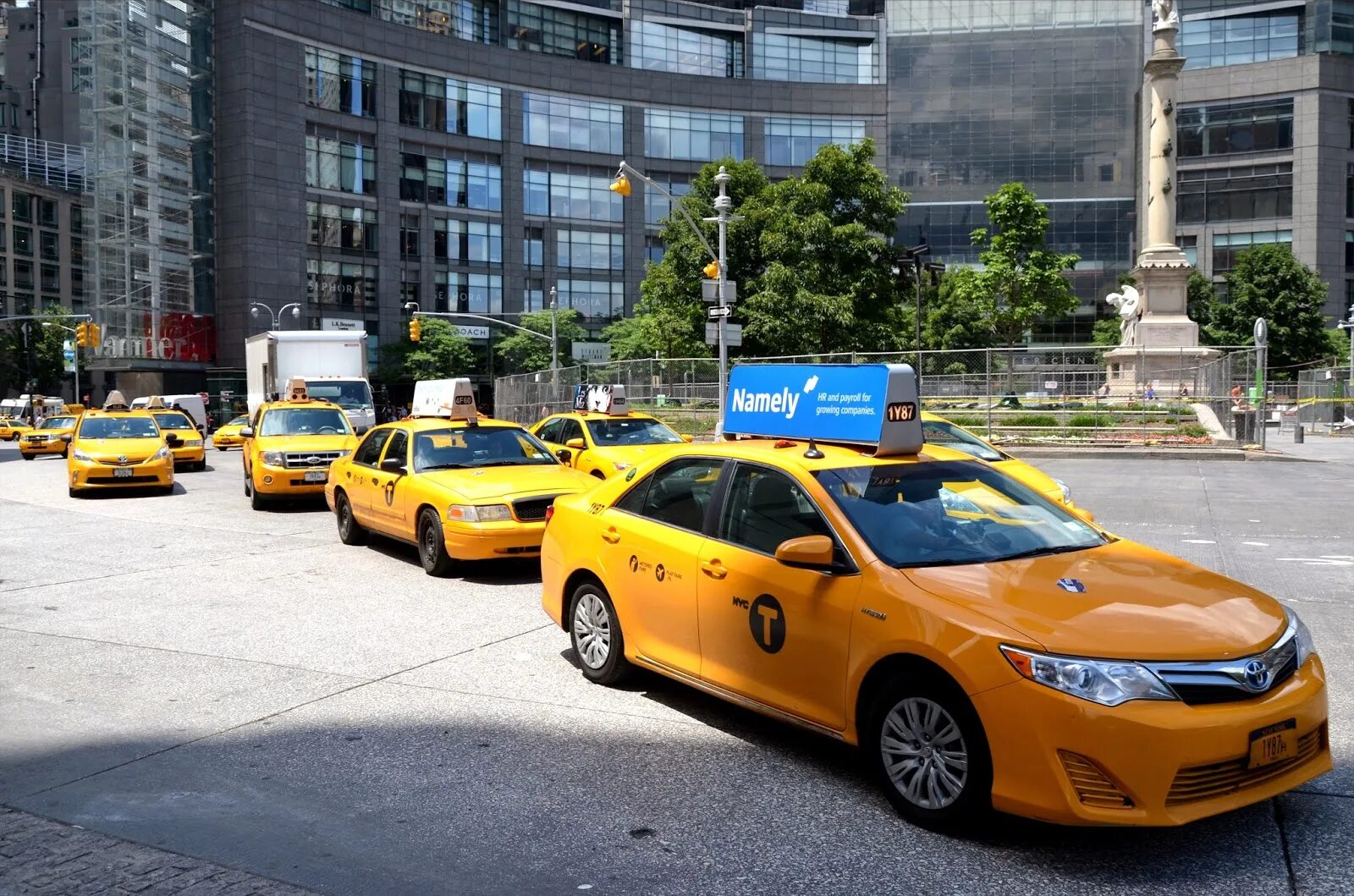 Поддержка такси в москве. Шевроле такси Нью Йорк. Шевроле такси в США. Желтое такси. Желтое такси Москва.