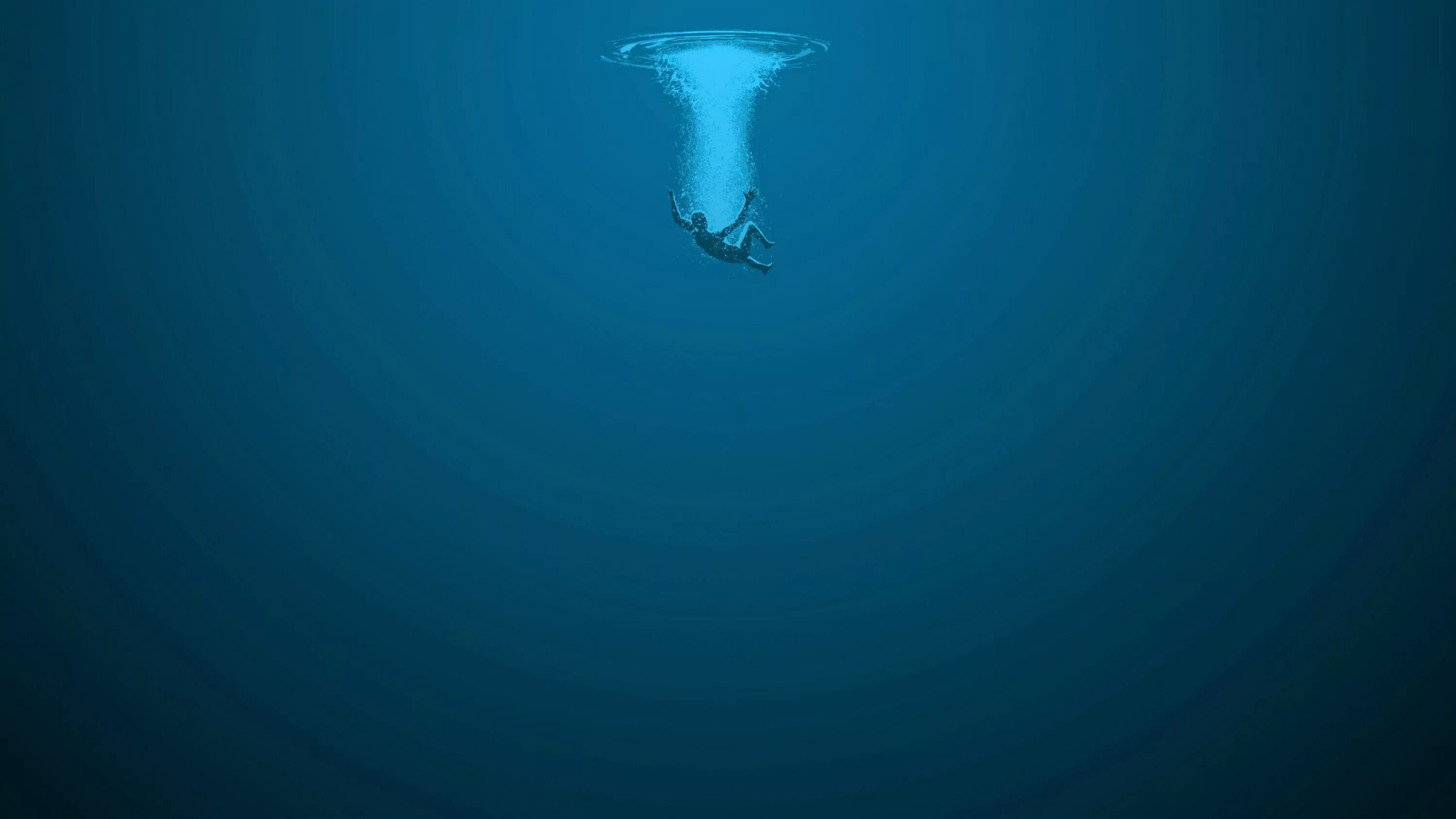 Человек падает в воду. Бездна океана. Страх глубины. Человек падает в море.