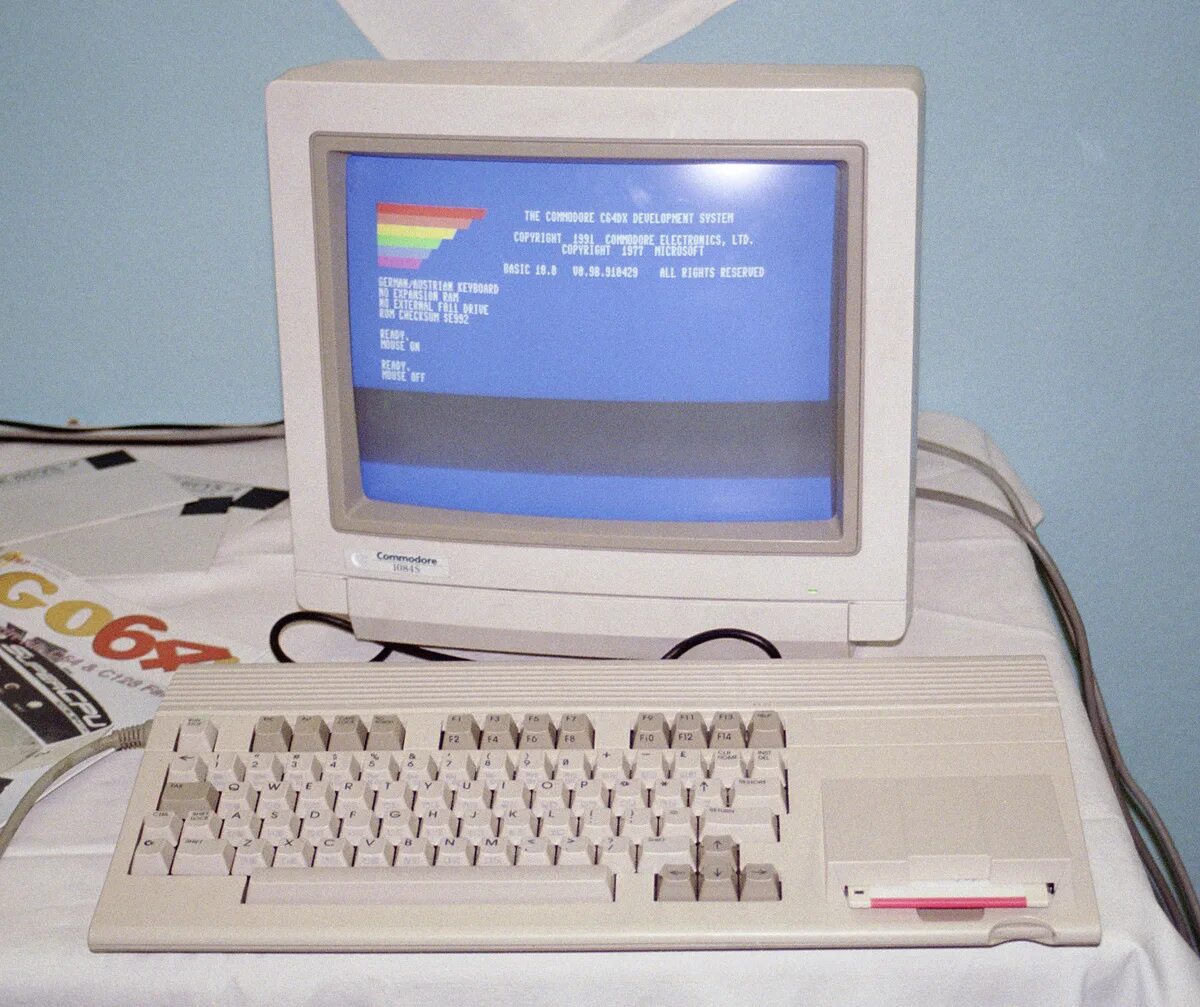 It s the computer it s. Commodore 65. Эстетика старого компьютера. Старый компьютер Эститик. Старые компьютеры аниме.