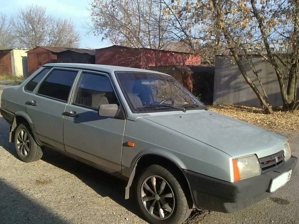 Ваз 21099 серебристый цвет с 2002 года. Чисто 69. Ваз 21099 серебристая 2002. Ваз 21099 серо-зеленый металлик. Ваз 21099 2002 0154хе89.