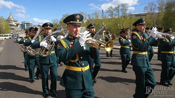 Парад оркестров. Военный оркестр Бурятии. Военный оркестр Владикавказ. Военный оркестр Владикавказ парад.