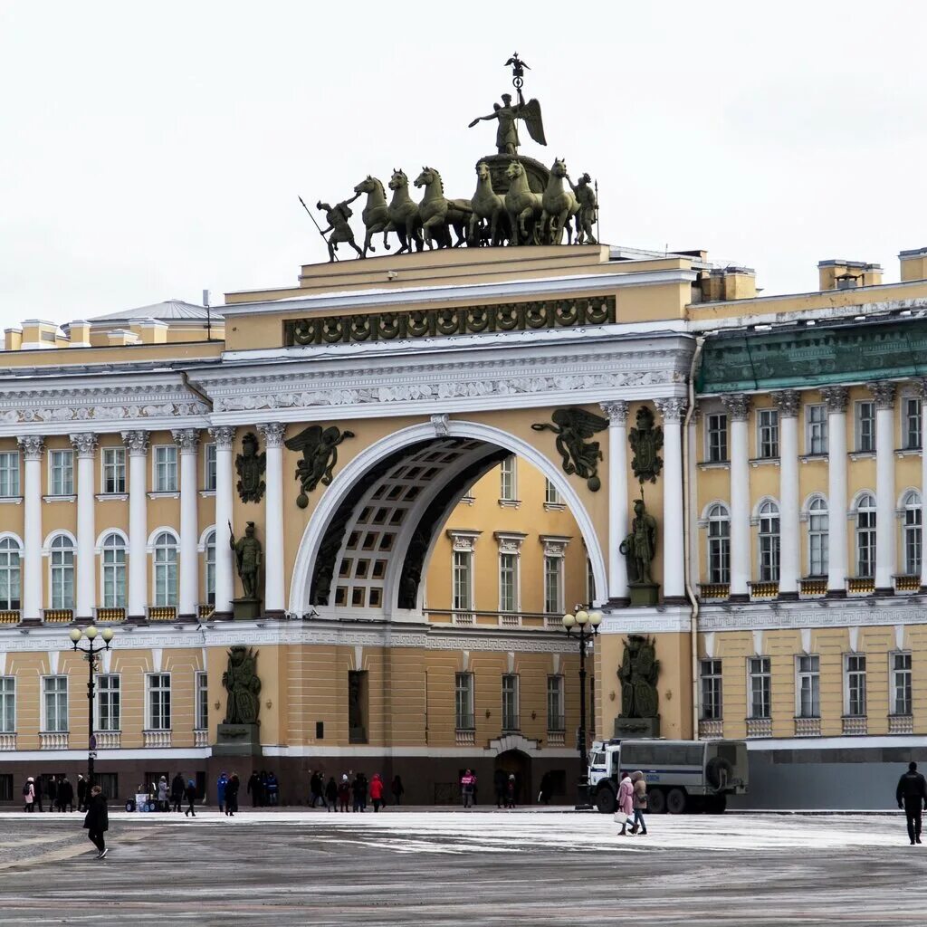александровская колонна огюст монферран. эрмитаж александровская колонна. питер дворцовая площадь. петербург дворцовая площадь 10. питер дворцовая площадь.