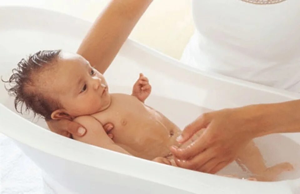 Первая гигиеническая ванна. Купание малыша. Купание новорожденного ребенка. Подмывание детей раннего возраста. Ванна для подмывания грудного ребенка.
