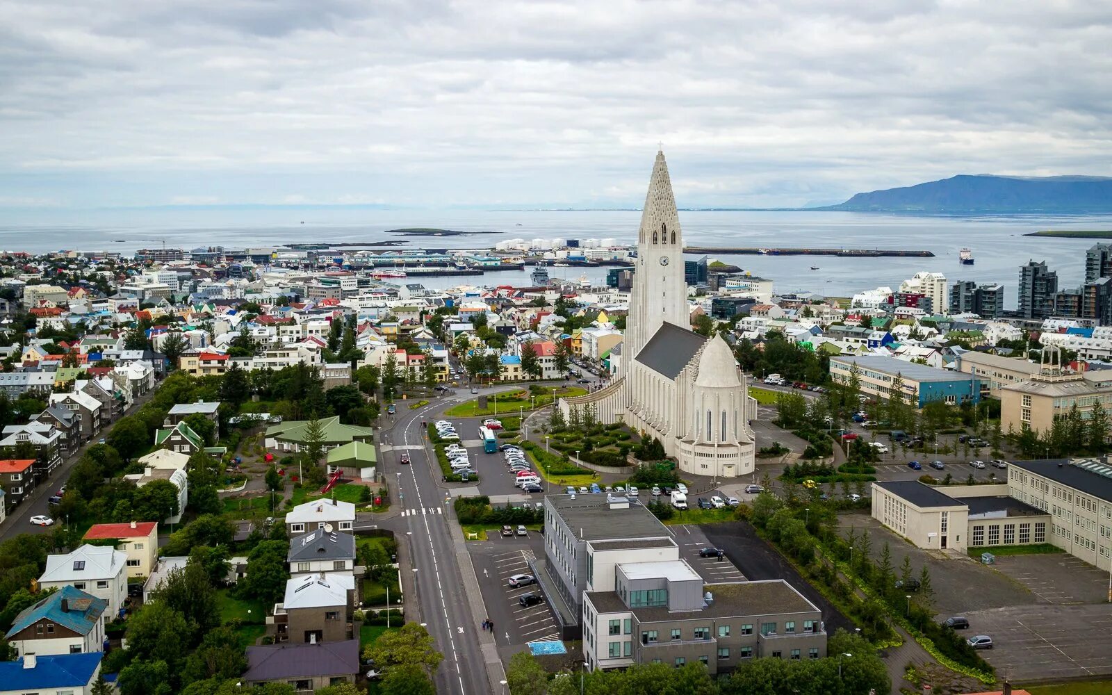 Рейкьявик это. Рейкьявик столица Исландии. Исландия Рейкьявик достопримечательности. Исландия, Рейкьявик, центр города:. Исландия Рик Явик.