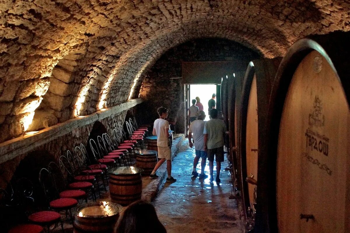 кто заведовал винными погребами. винные погреба крыма. Sobrino de botin мадрид ресторан 2022. завод марочных вин коктебель. старинный винный погреб.