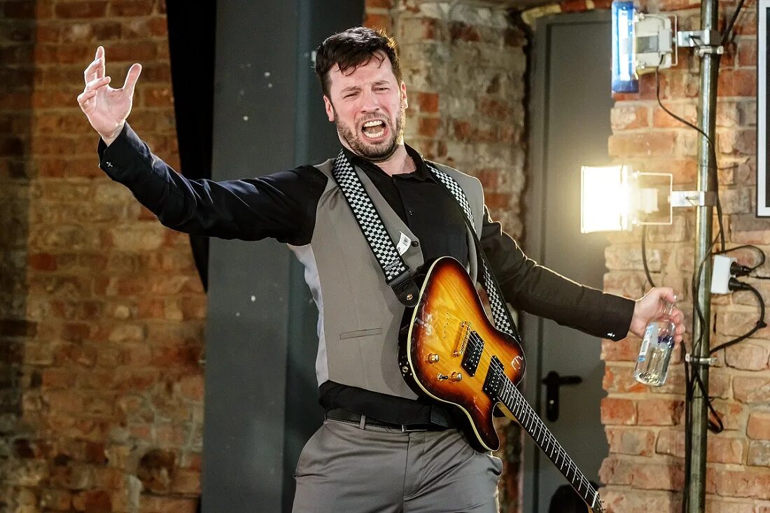 Дмитрий мазуров актер. Дмитрий мазуров актер. Мазуров певец. Мазуров певец. Дмитрий мазур певец москва.