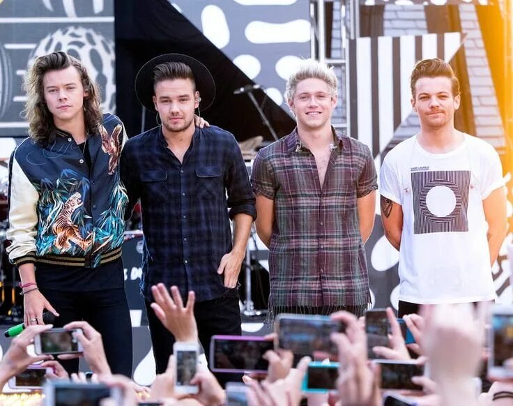 Группа ван дирекшен. Ван дирекшн песни. Ван дирекшн песни. Группа one direction 2012. Группа one direction 2021.