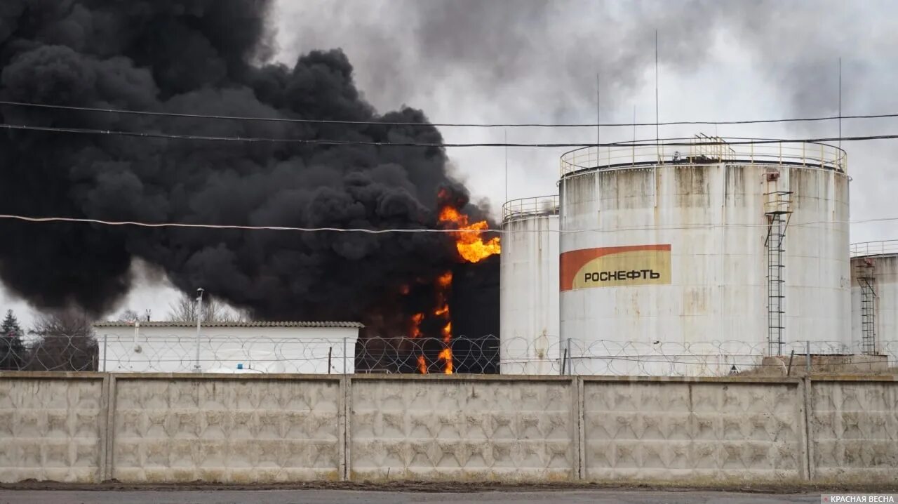 Теракт в белгороде сегодня последние новости. Поджоги теракты на нефтебазах. Пожар на нефтебазе в Белгороде. Военная Нефтебаза. Теракт на нефтебазе.