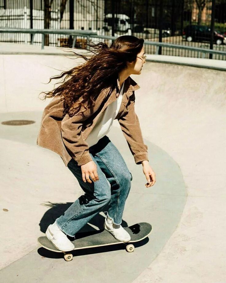 Скейт стиль. Стиль skater girl 2025. рейчел винберг скейтбордистка. стиль skater girl 2025. рашель винберг скейтбордистка.