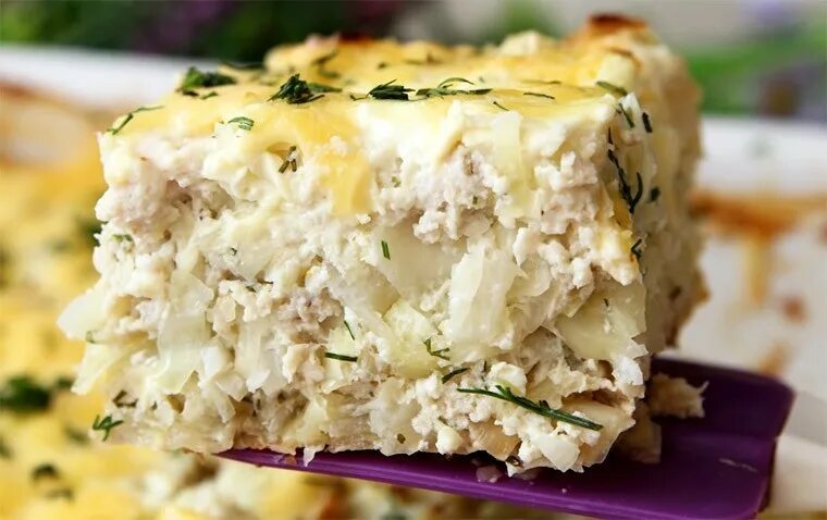 Запеканка из капусты с фаршем в духовке. Куриная запеканка с капустой. запеканка с куриным фаршем. капустная запеканка с фаршем. запеканка из утинного фарша.