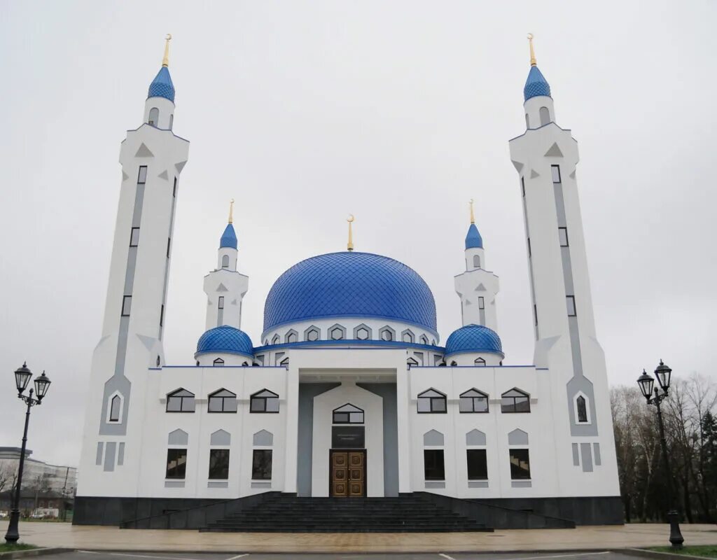 Соборная мечеть Майкопа. Мусульмане Майкоп мечеть. Ураза байрам Майкоп мечеть. Соборная мечеть Майкопа зимой.