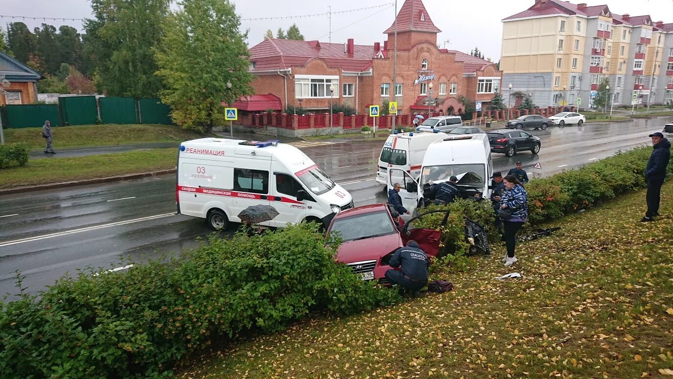 Чп ханты. Дтп на советской в феврале 2021. 2022. Авария со смертельным исходом в нефтеюганске. Авария нефтеюганск сургут.