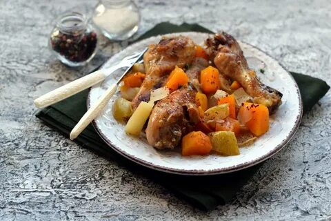 Тыква с овощами и курицей в духовке