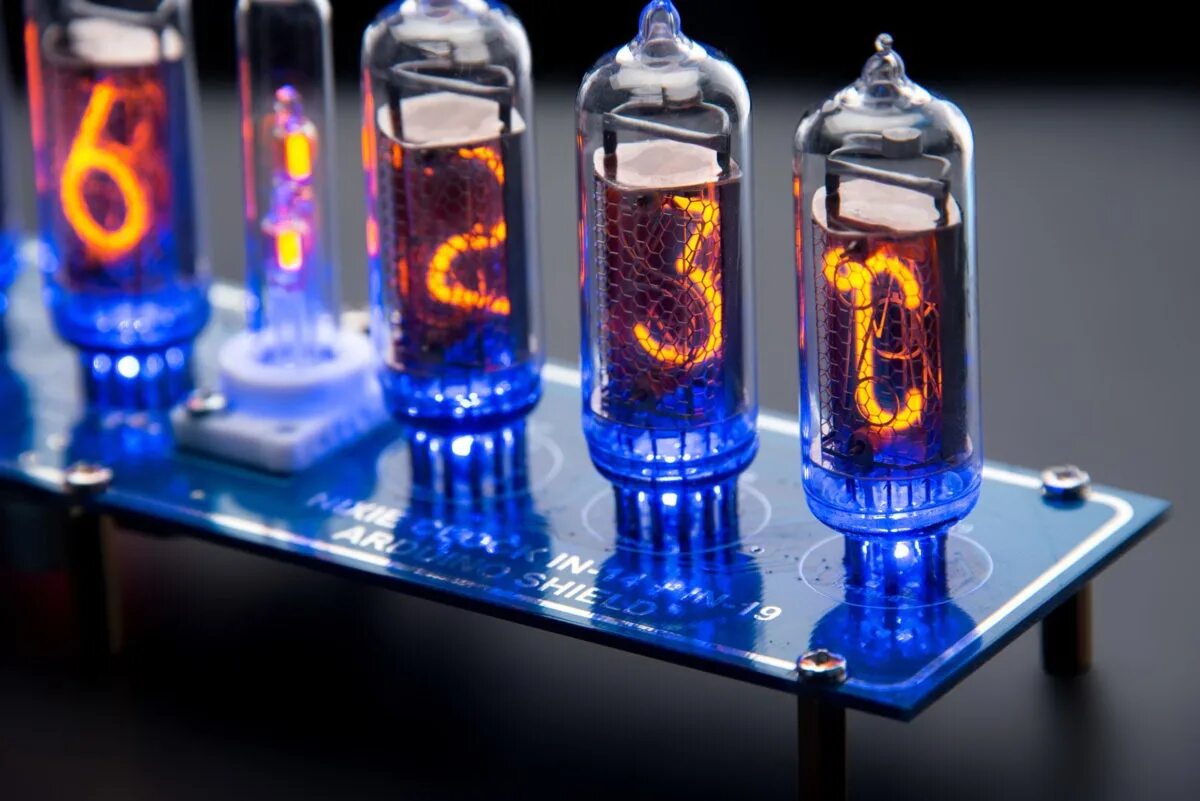 Ардуино часы на индикаторах. Arduino nixie clock. ин-14. газоразрядные лампы неон. ламповые часы на ардуино.