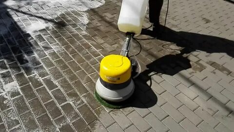 Чистка брусчатки