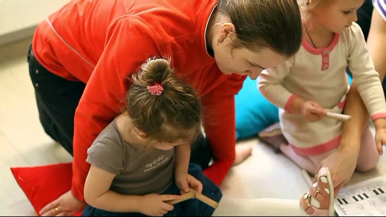 Дети поют. Музыкальные занятия в детском саду. Музыка с мамой 2. Музыка с мамой. Музыка с мамой 2.