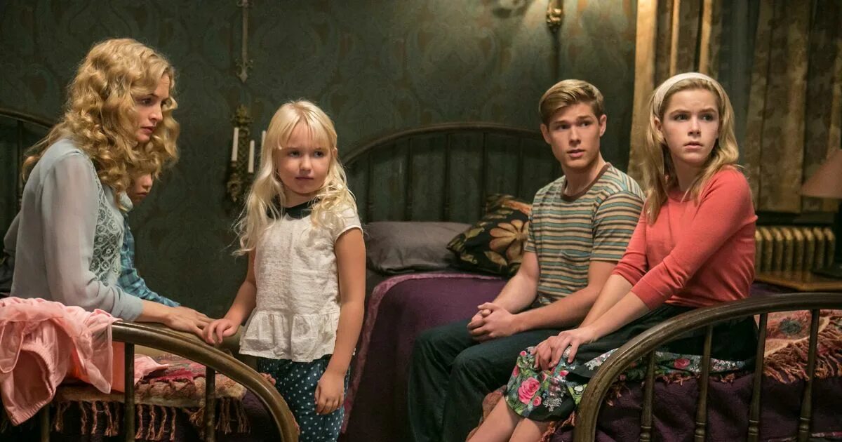 Цветы на чердаке сериал 2022. Цветы на чердаке сериал 2022. Цветы на чердаке фильм 2014. Кирнан шипка цветы на чердаке. Цветы на чердаке фильм 1987.