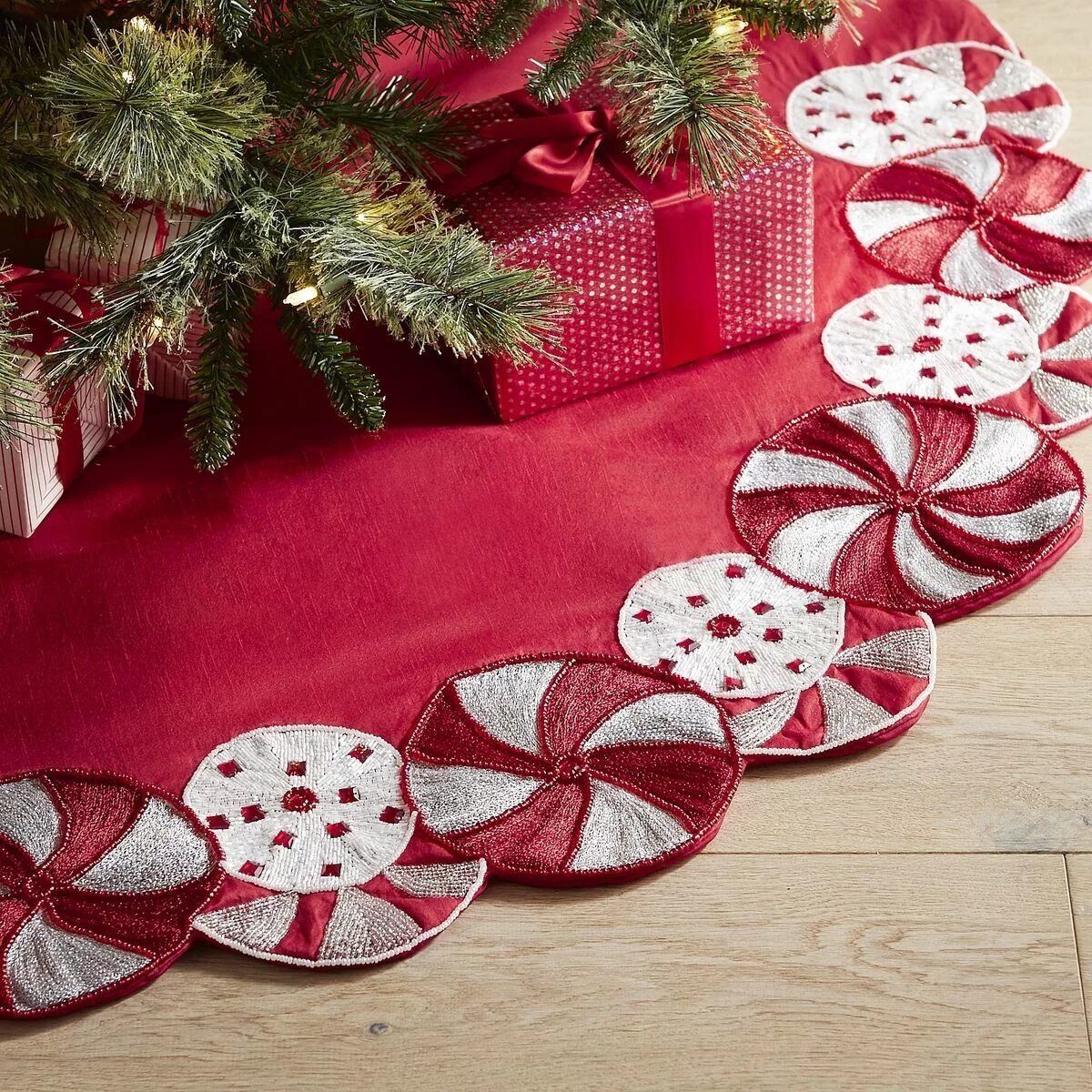 Юбка для елки своими руками мастер класс. Юбка для елки своими руками мастер класс. Юбка для елки пэчворк. Коврик под елку. Юбка для елки своими руками.