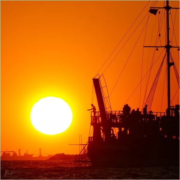 комета икеа секи химический состав. девушка в солнечных лучах. солнце нарисованное. изображение солнца. планета которая проходит мимо солнца раз в 200 лет.